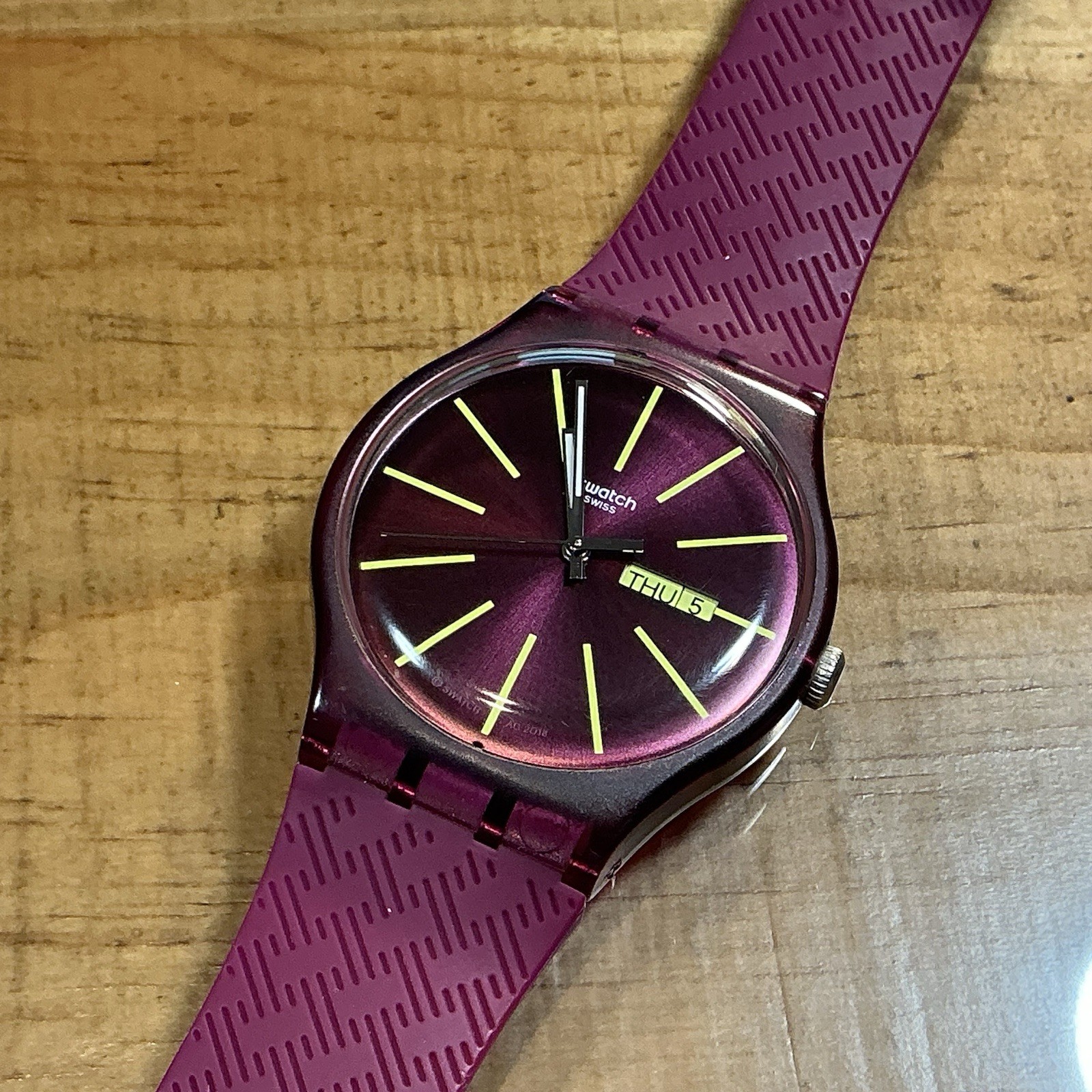 SWATCH – Dark Red or Maroon With Yellow – Day / Date – 41mm