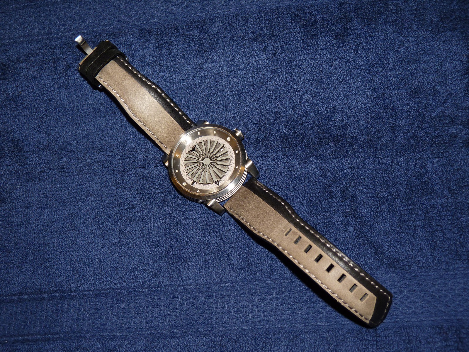 Zinvo Blade Stainless Steel Automatic Date Gray Leather Strap (Excelllent)