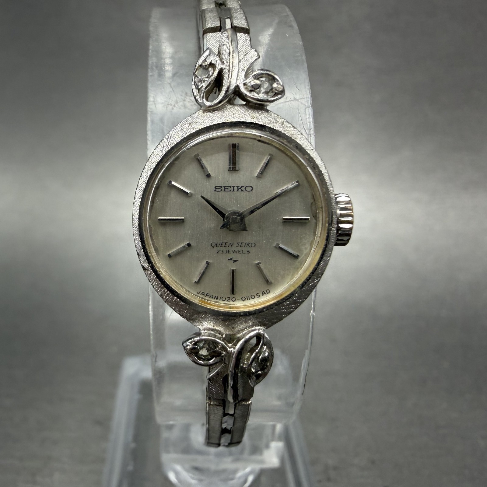 Seiko Queen Seiko Watch Women 16mm Silver Dial Silver Tone Manual 1020-0040 Runs