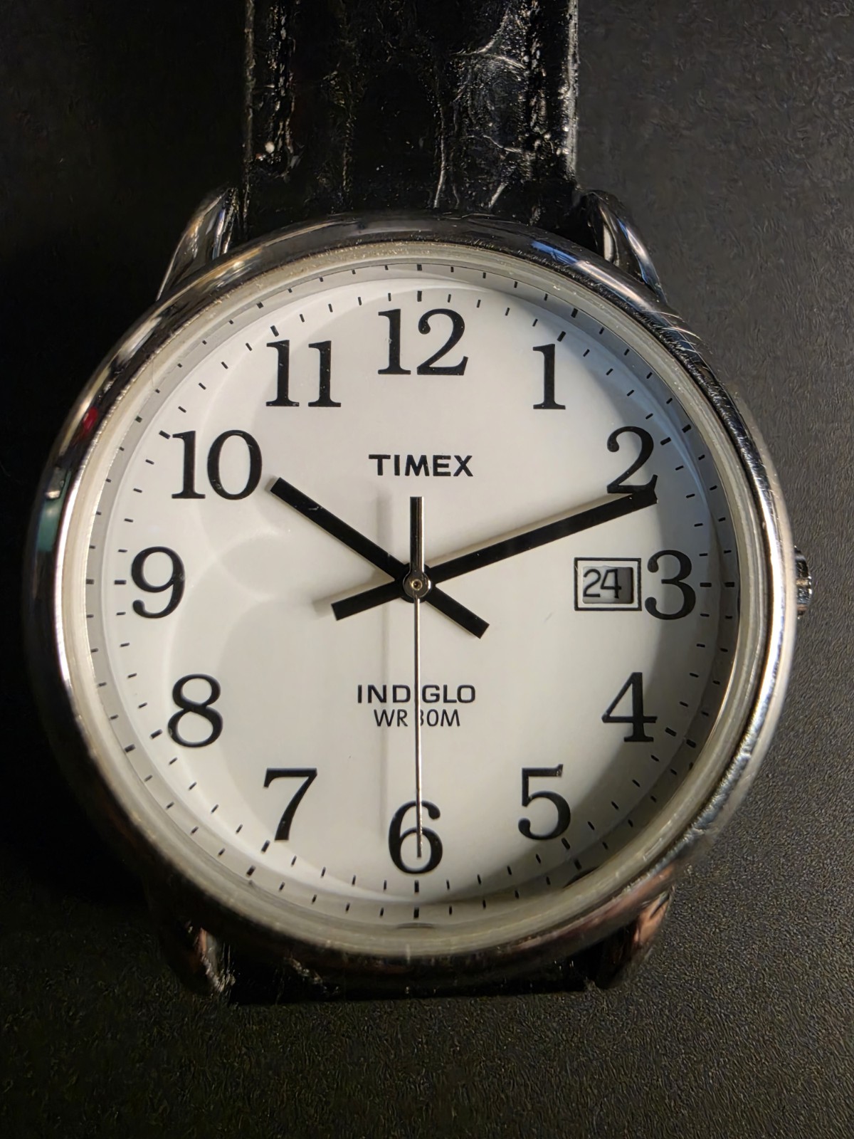 Timex Easy Reader Quartz Indiglo Date 30m White Dial Black Leather Strap.