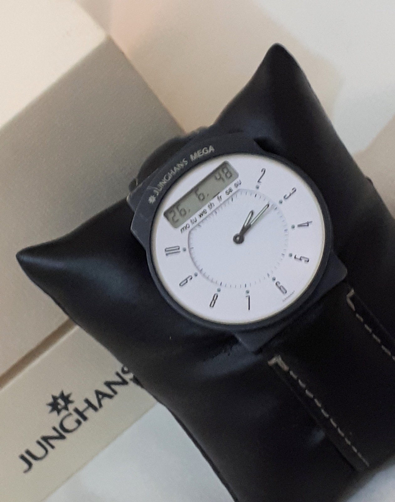 Junghans Mega Ana-Dig Cont.Classic: Radio/Atomic: Superior: 1s loss per 1mil yrs