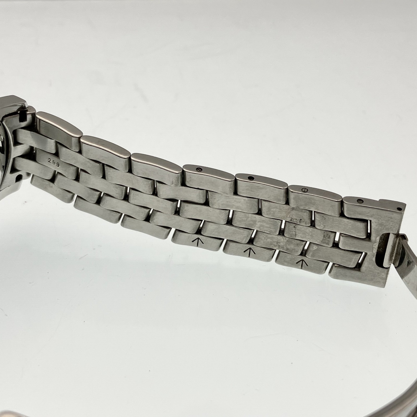 Gucci G-Class Date 5500M Quartz Silver Dial