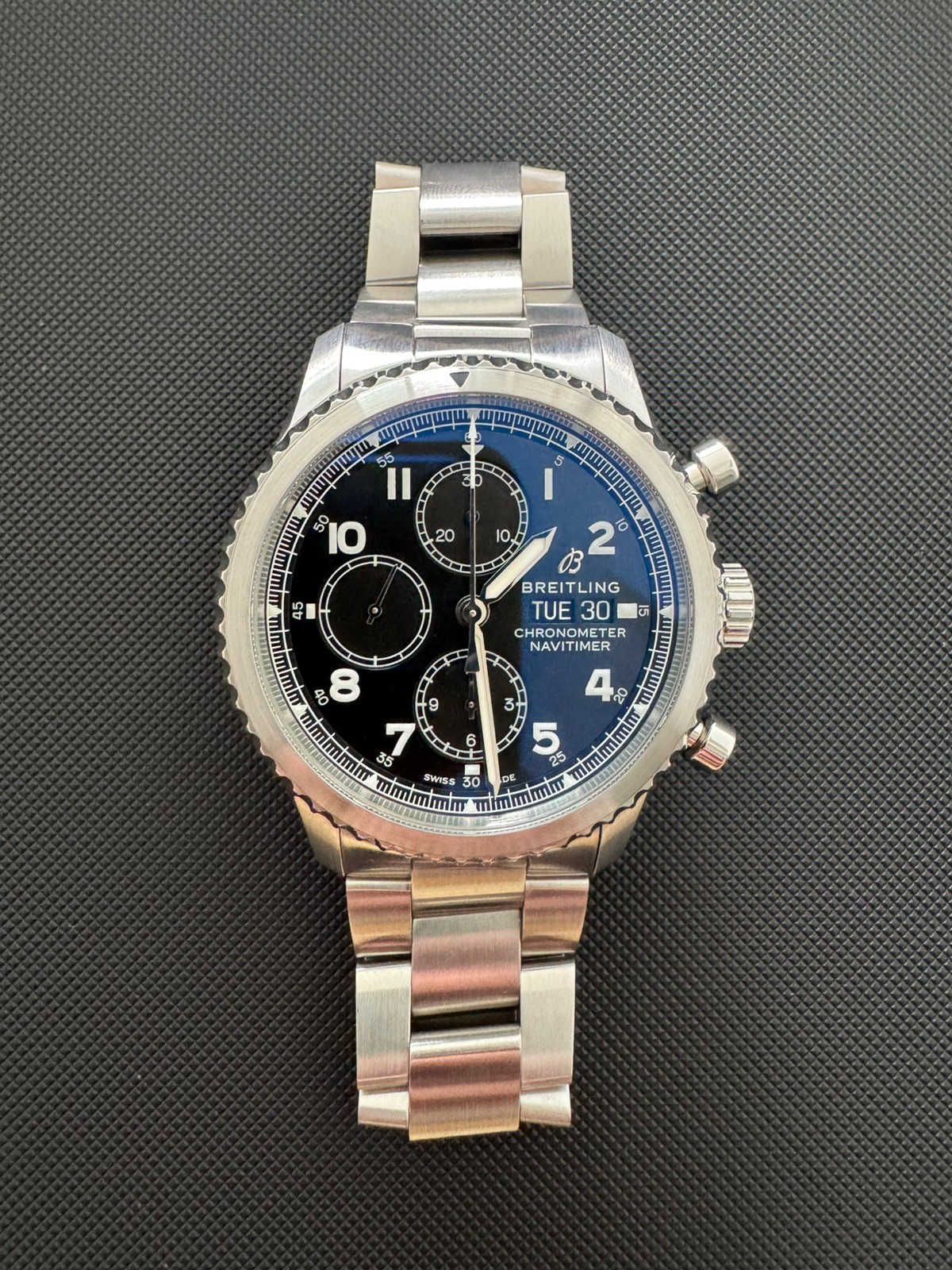 Breitling Navitimer A13314 Black – Pristine condition w/ box, links & papers
