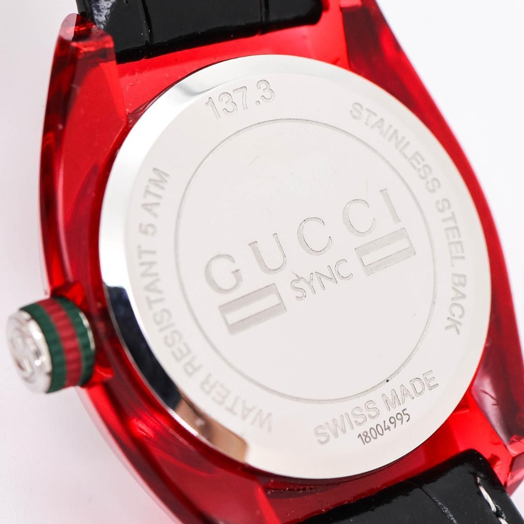 GUCCI Sync 137.3 Red Dial Quartz Watch Excellent Condition