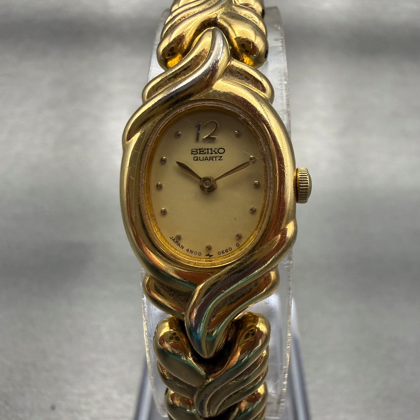 Seiko Watch Women 15mm Champagne Dial Gold Tone Oval 4N00-5270 New Battery