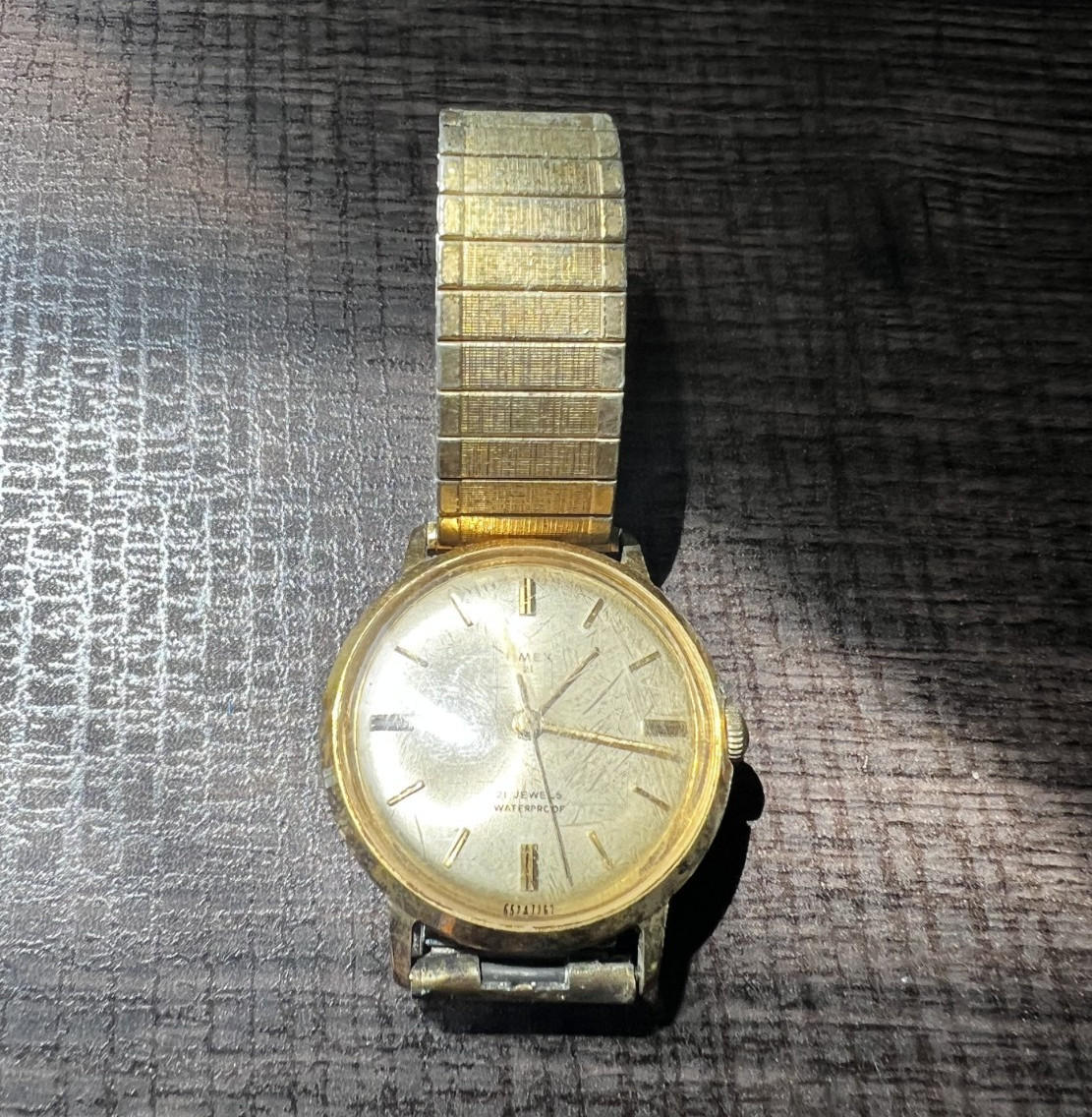 Timex 21 Jewels Men’s Manual Wind Watch 21J Water-Resistant Gold 34mm