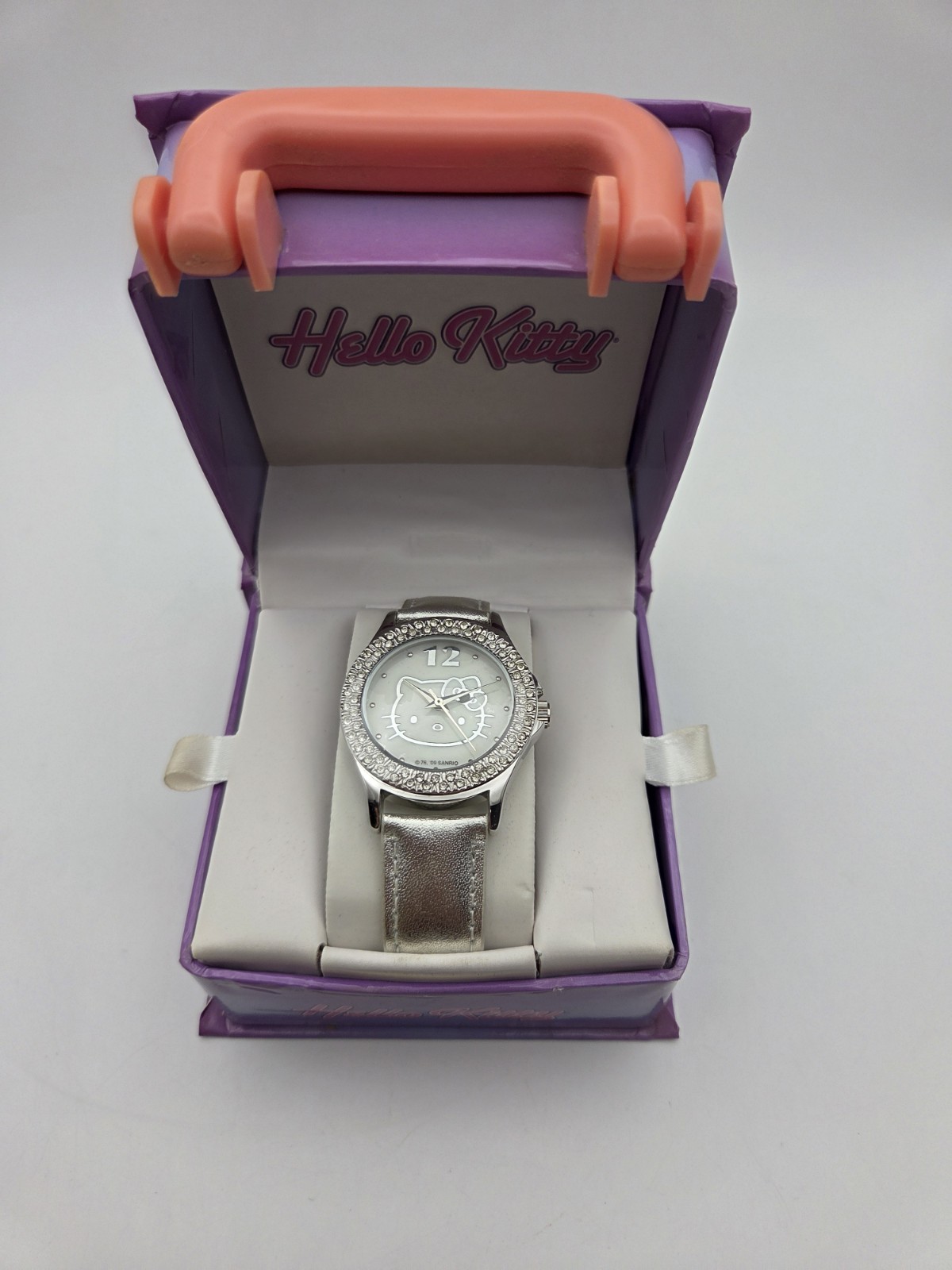 Sanrio Hello Kitty Watch 2006 Women Girls White Color Leather Band needs Battery