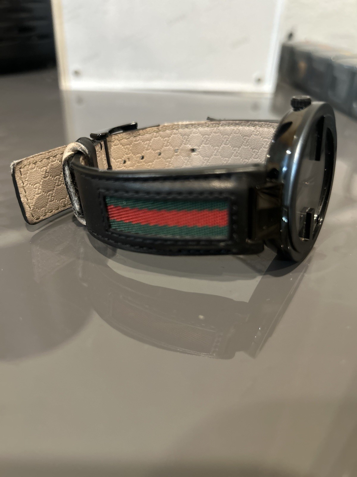 Gucci YA133206 Men’s Interlocking Black Leather with Red and Green 42mm