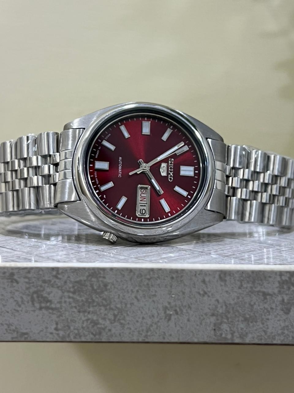 Seiko 5 Automatic Cherry Red Dial Mens Watch Japan Made 7009