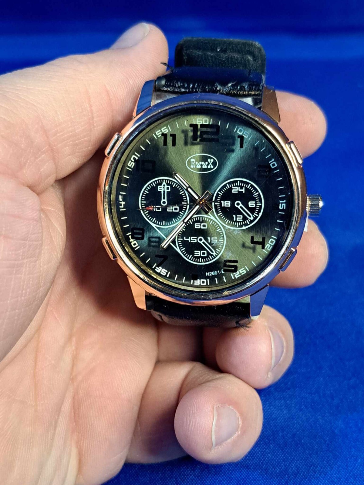 Mens RwwX Analog Watch With Green Face Black Band Made In China Model- H2661-B
