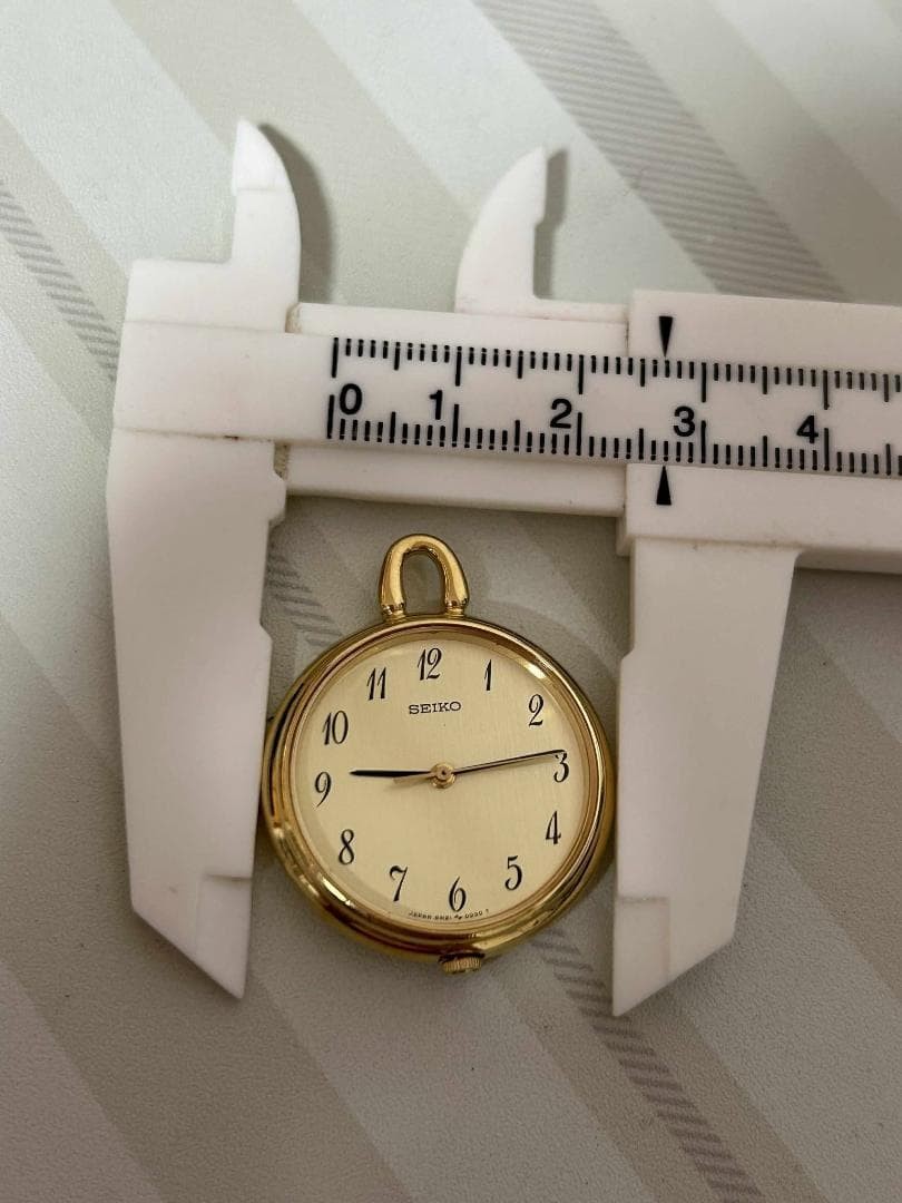 Excellent condition, fully functional Seiko 4N21-0022 pendant watch with gold di