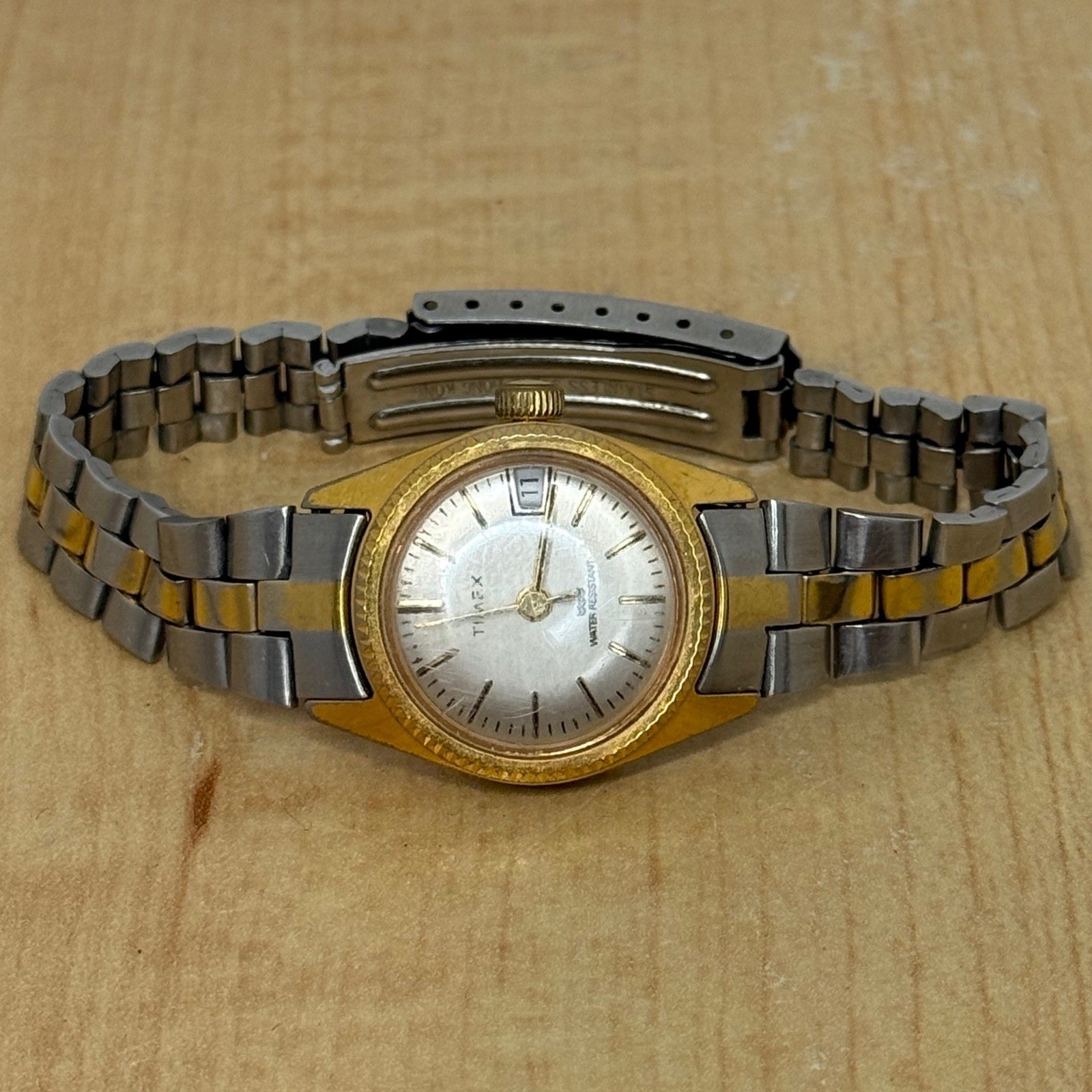 Vintage Timex Womens Two Tone Watch Silver Gold Date Water Resistant Philippines
