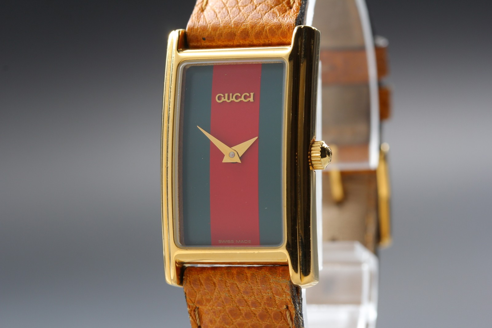 [Near MINT] GUCCI 2600L 19mm Green Red Dial Quartz Women’s Watch from JAPAN