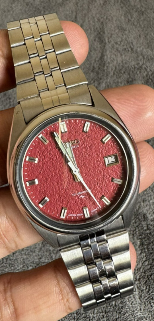 Seiko 5 Automatic 7009-8711 Red Textured Dial 17 Jewels Men’s Vintage Watch