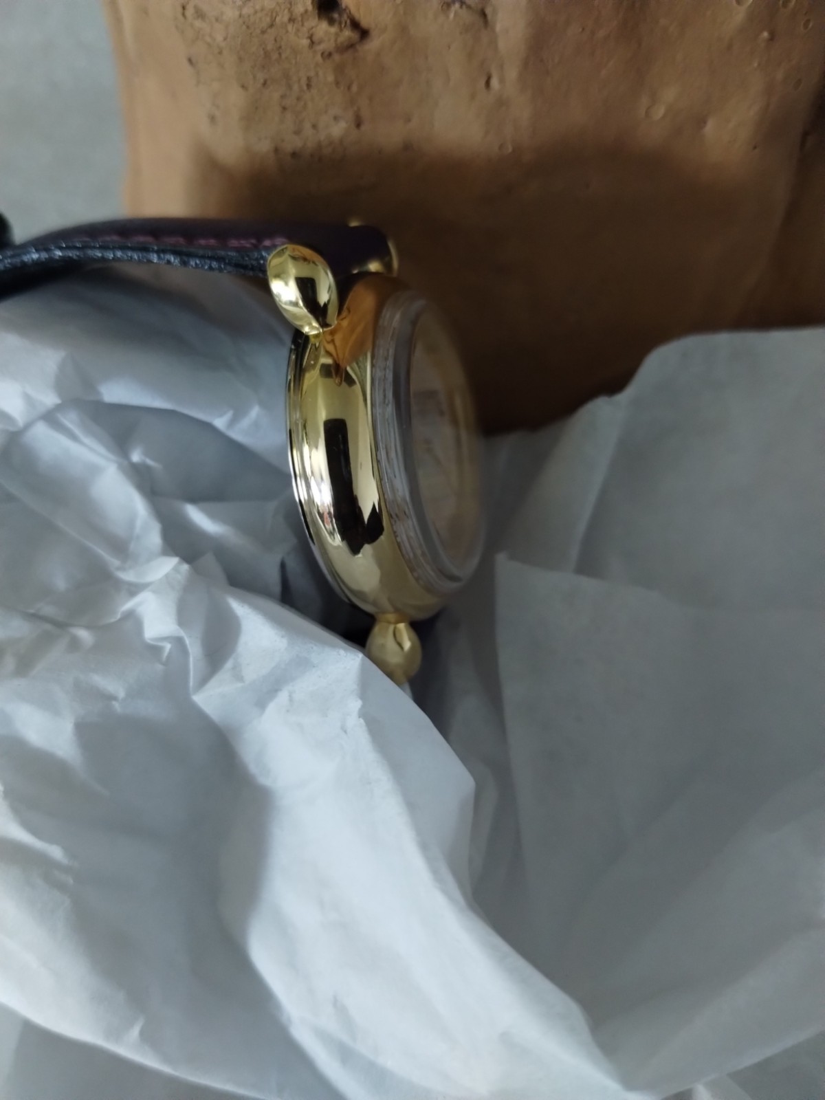 QUINTEL.ANTIMAGNETUC MANUAL WIND WATCH with Genuine Pigskin