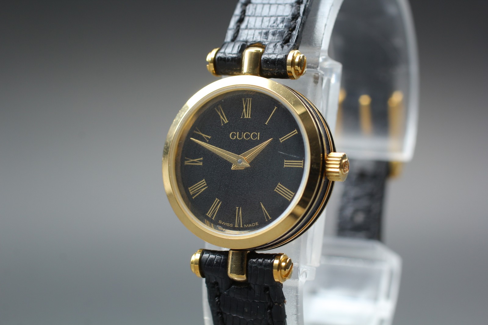 [Near MINT] Gucci 2040L 22mm Black Dial Gold Roman Women’s Watch From JAPAN
