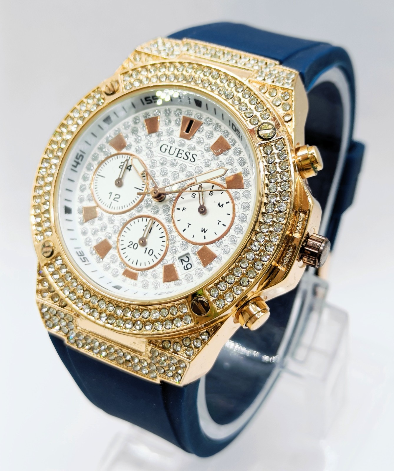 Awesome Guess Chronograph Date Indicator Quartz Analog Men’s Wrist Watch