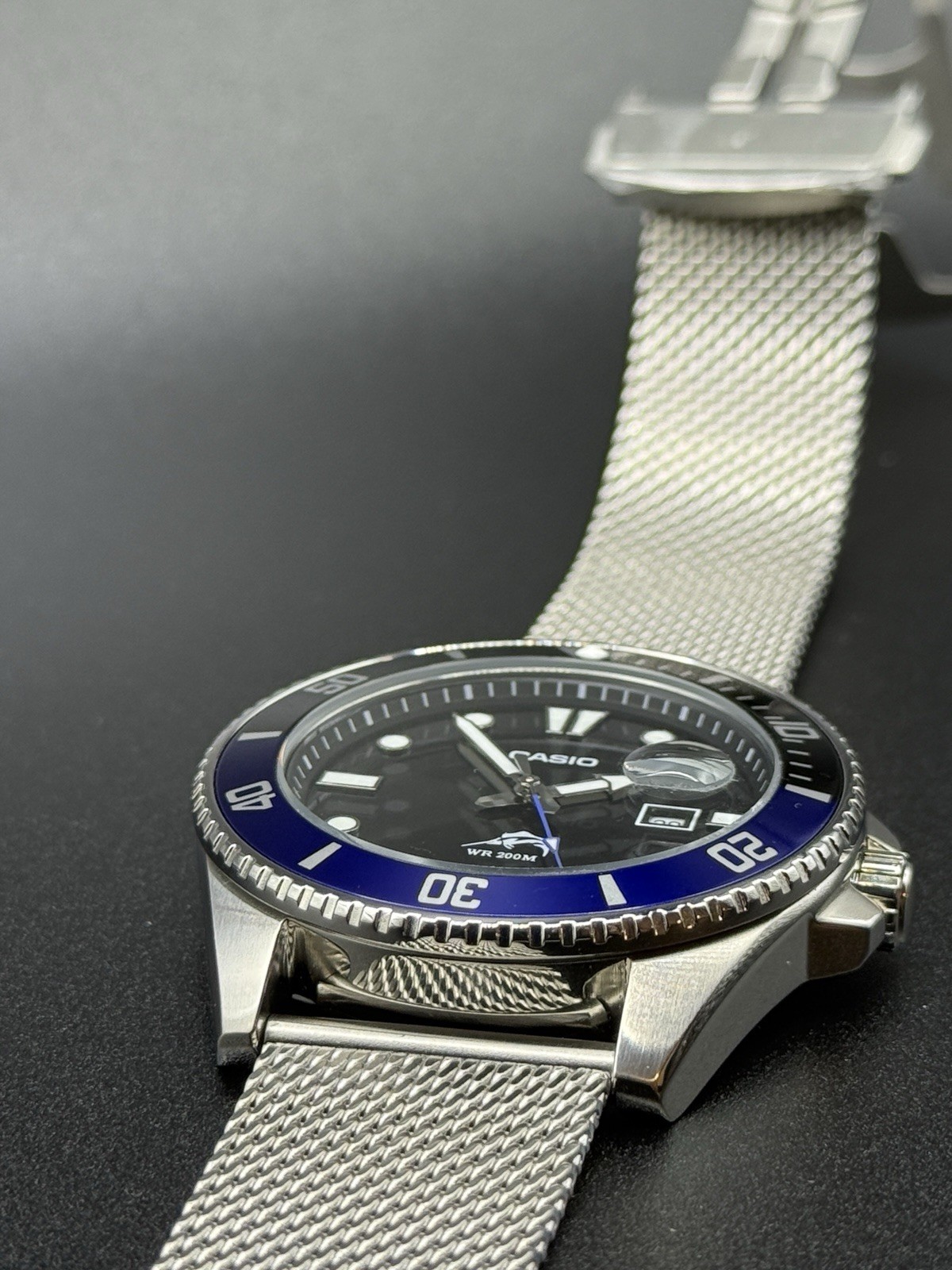 Casio Duro Batman – Custom Mod | Cyclops Mineral Crystal | Milanese