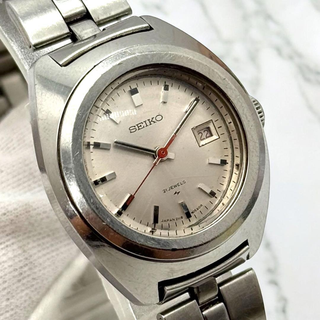 Working condition SEIKO manual winding ladies’ watch, date display, silver,