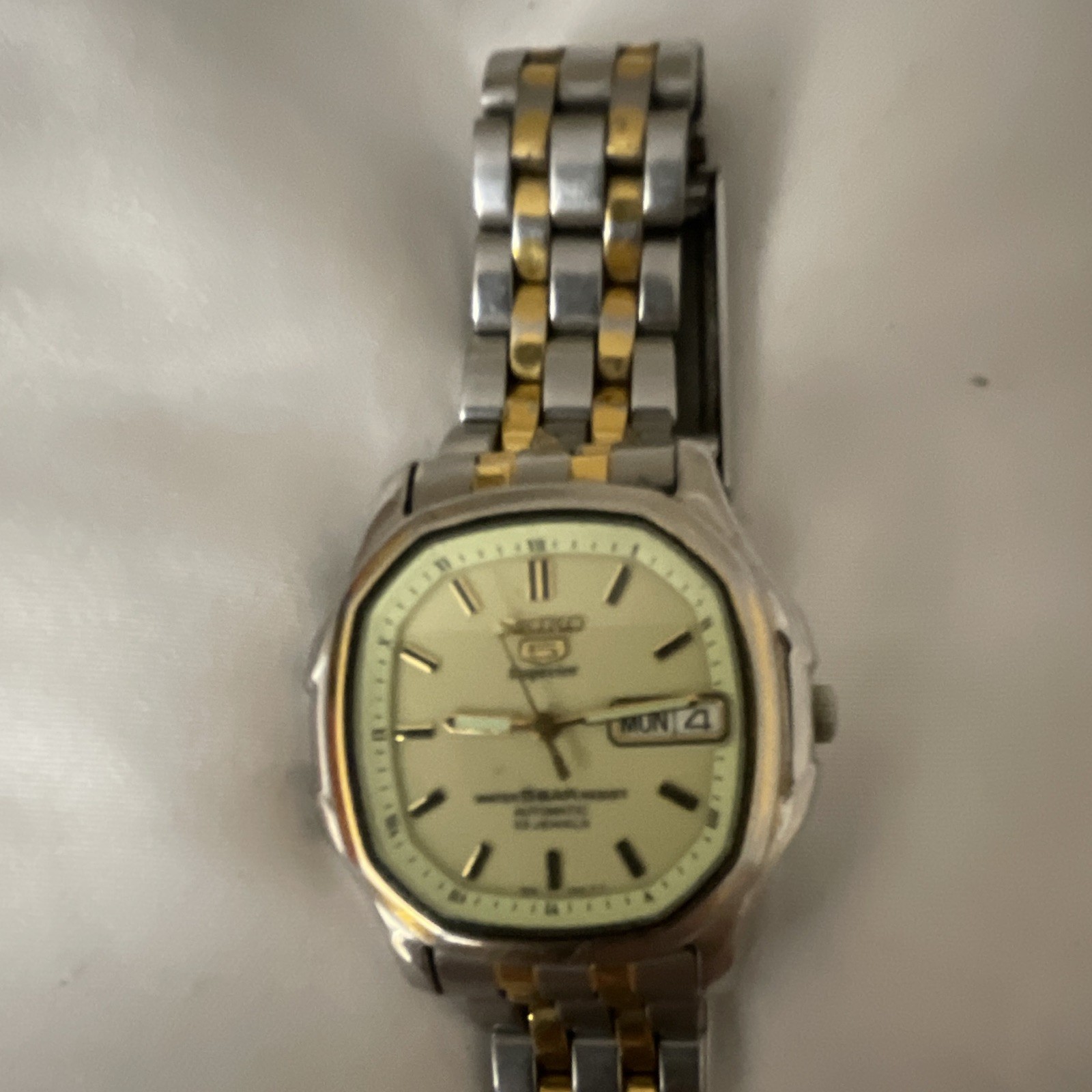 Seiko 5 Men’s Automatic Day/Date 23J Two-Tone SS Beige Dial 30m Vintage
