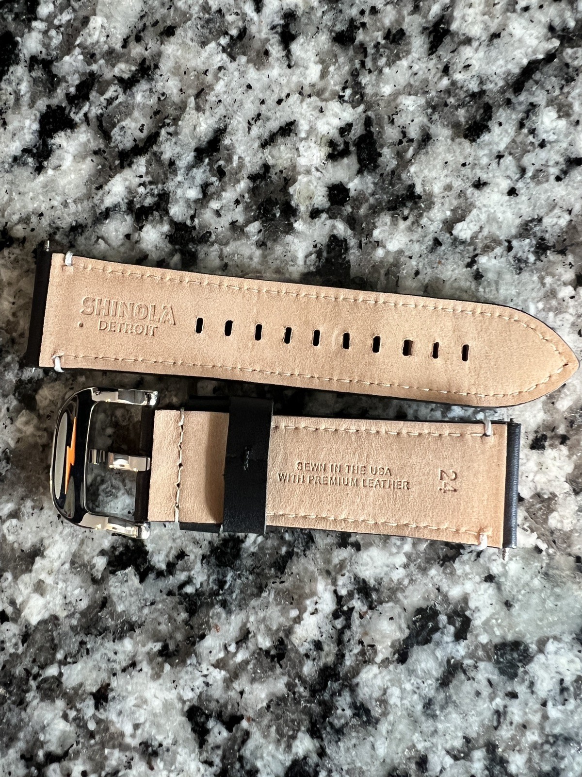 GORGEOUS SHINOLA ARGONITE 1069 WORN ONCE MINT CONDITION 47 MM- EXTRA STRAP