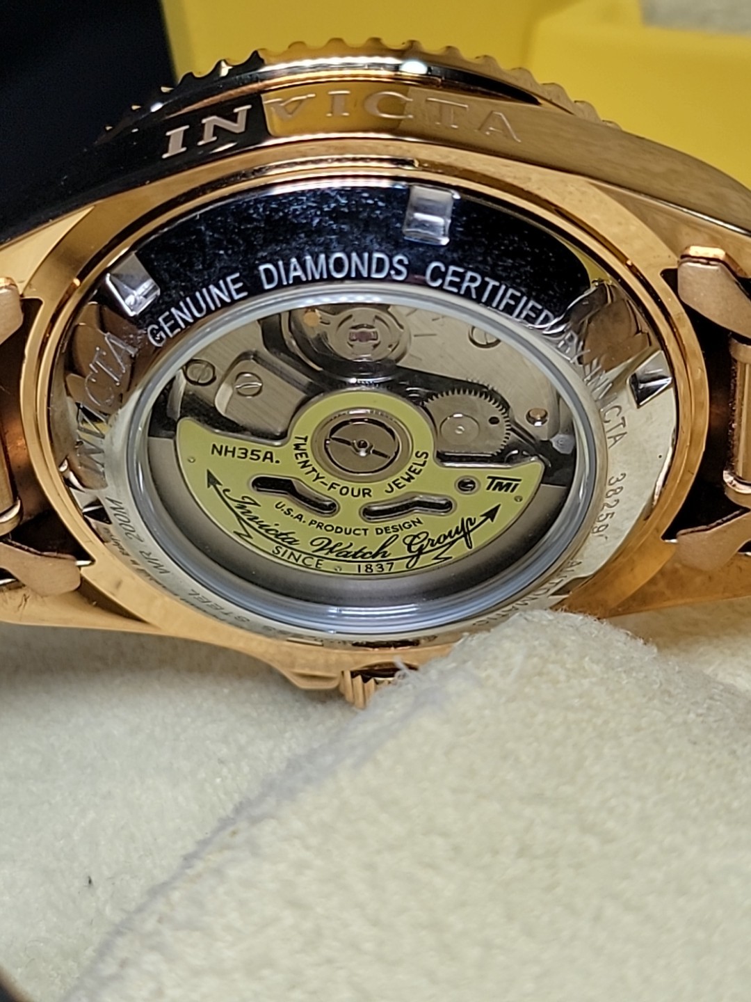 Invicta AUTOMATIC DIAMOND PRO DIVER! 40MM Model with 243 DIAMONDS 38259