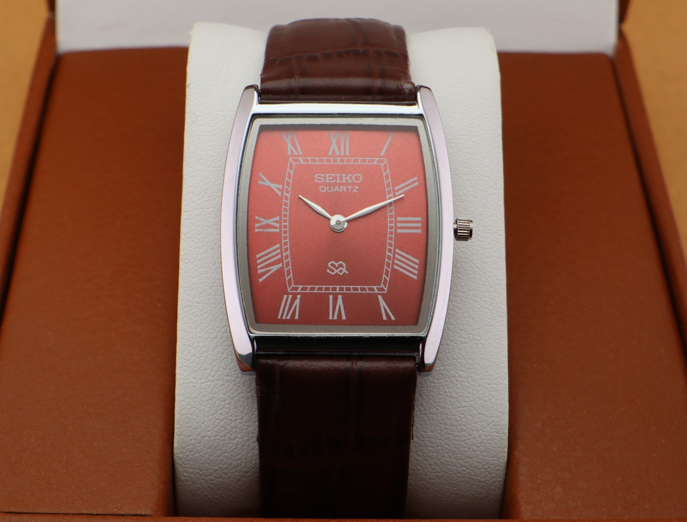 Vintage Seiko Slim Quartz Men’s Wrist Watch Red Dial with Dark Brown strap.