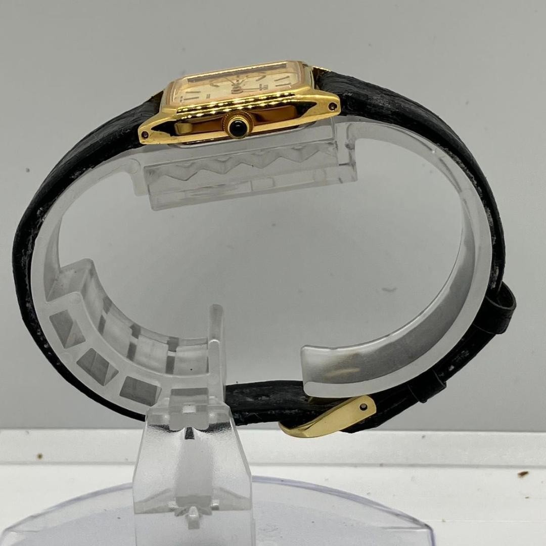 Excellent condition, fully functional FORMA women’s watch, gold, square, qua