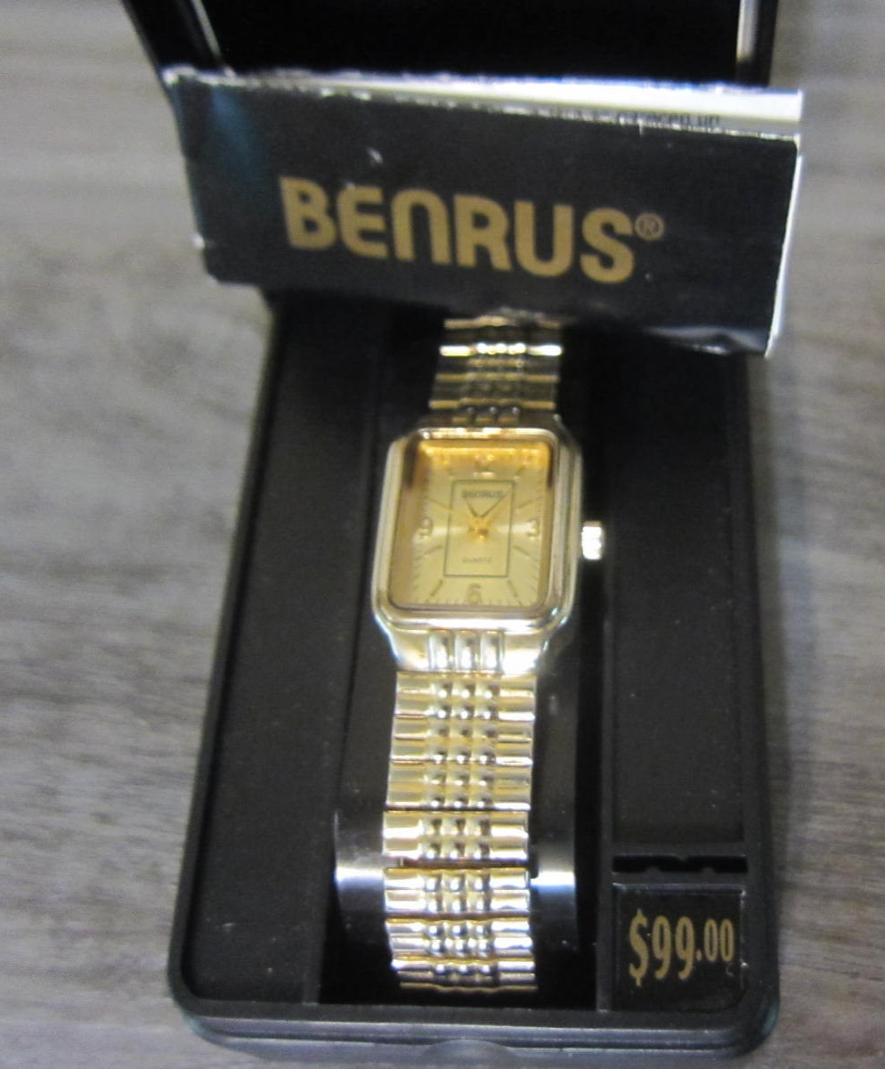 Vintage Benrus Quartz Women’s Gold-Tone Rectangle Watch Expansion Band BN201L