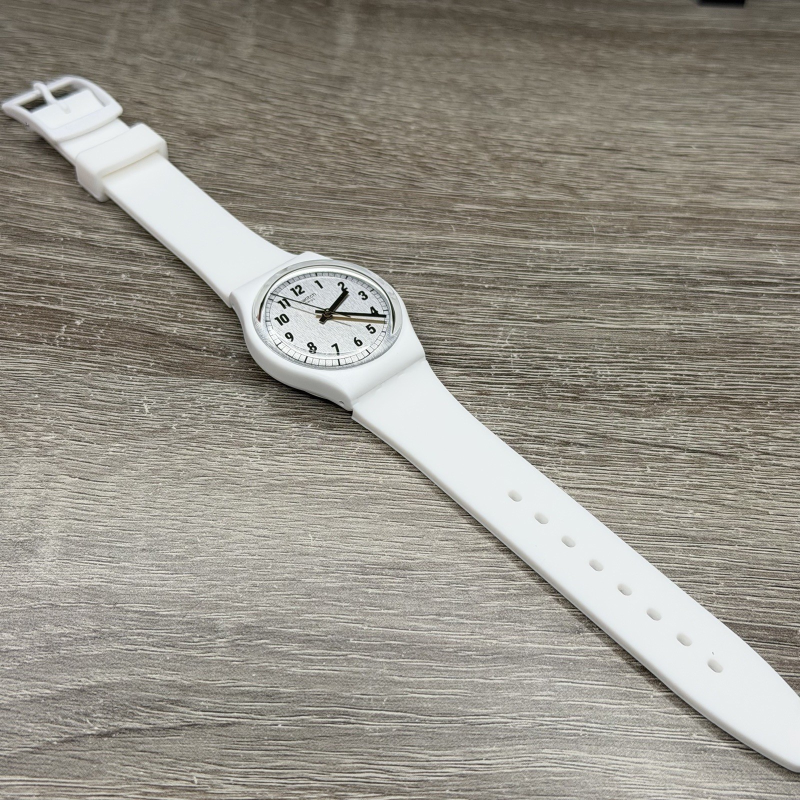 NEW✅ Swatch SOMETHING WHITE White Silver Number Dial Women’s 34mm Watch GW194
