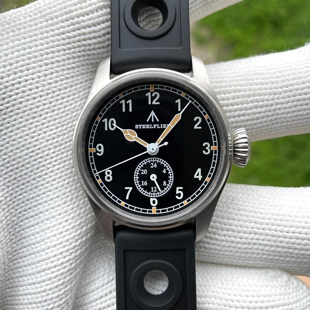 39MM STEELFLIER Quartz Pilot Men’s Watch Sapphire 200M Waterproof Silicone NEW