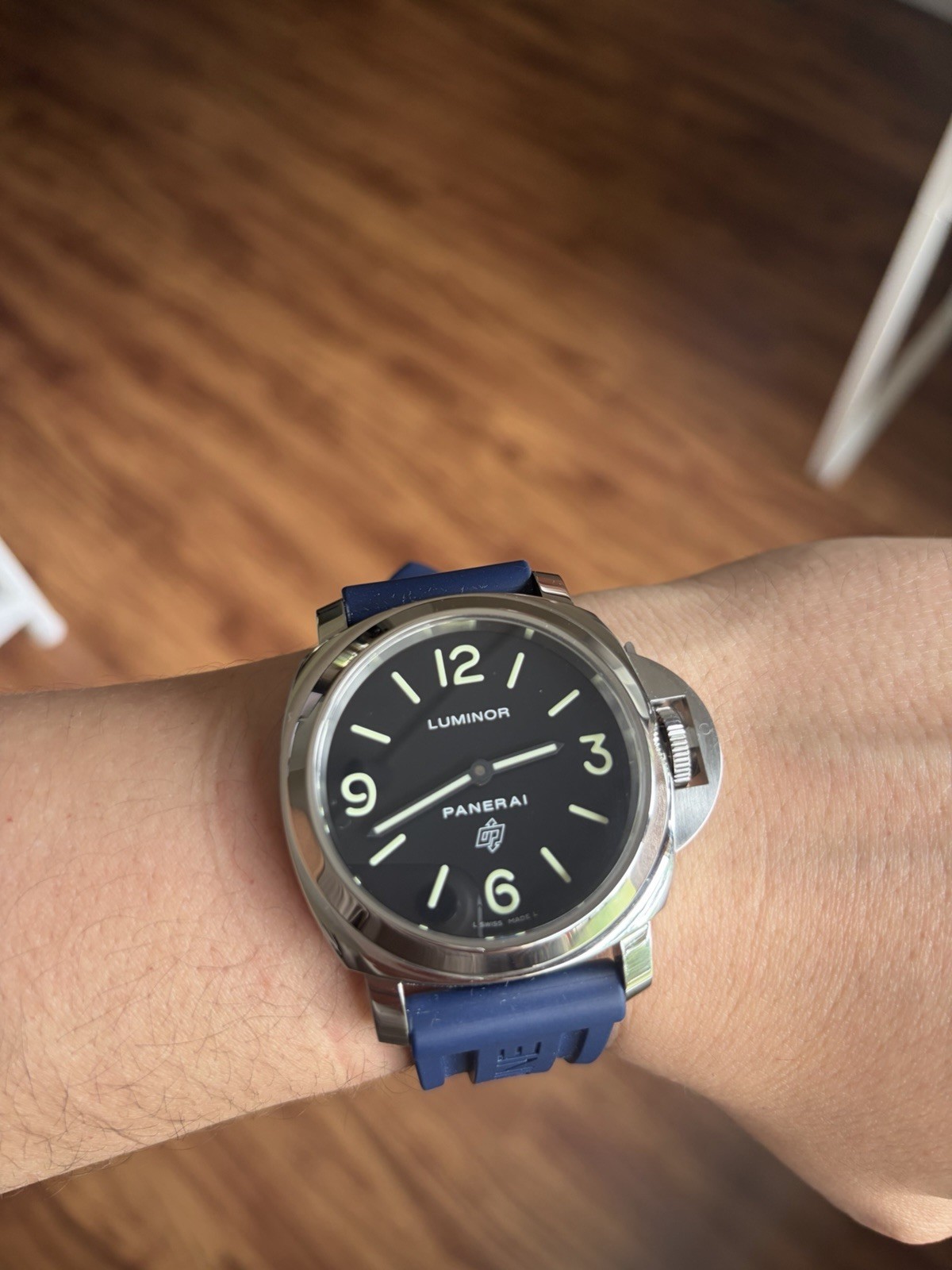Panerai Luminor Base Logo PAM01000 – 44mm – Box & Booklets – Excellent Condition