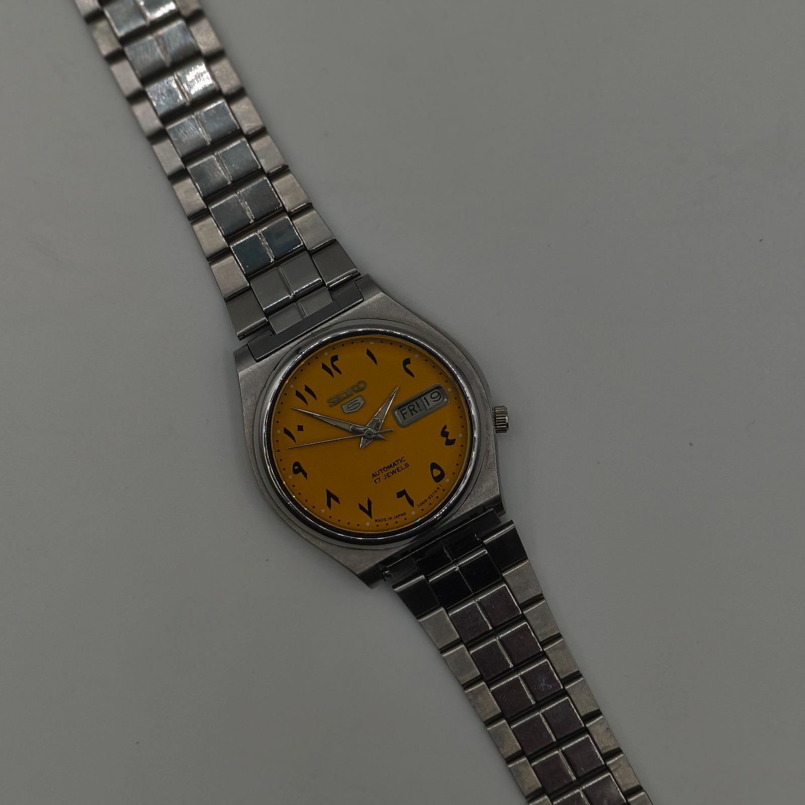 Seiko 5 Arabic Automatic 7009 Men’s Vintage Watch 17 Jewels Yellow Dial – 37mm
