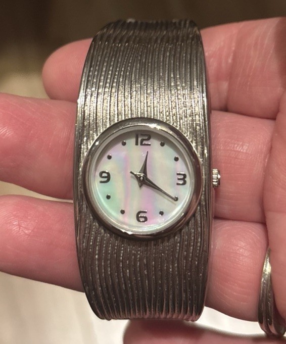 Silver Vintage Geneva Platinum 6781 Women’s Hinged Cuff Watch Analog
