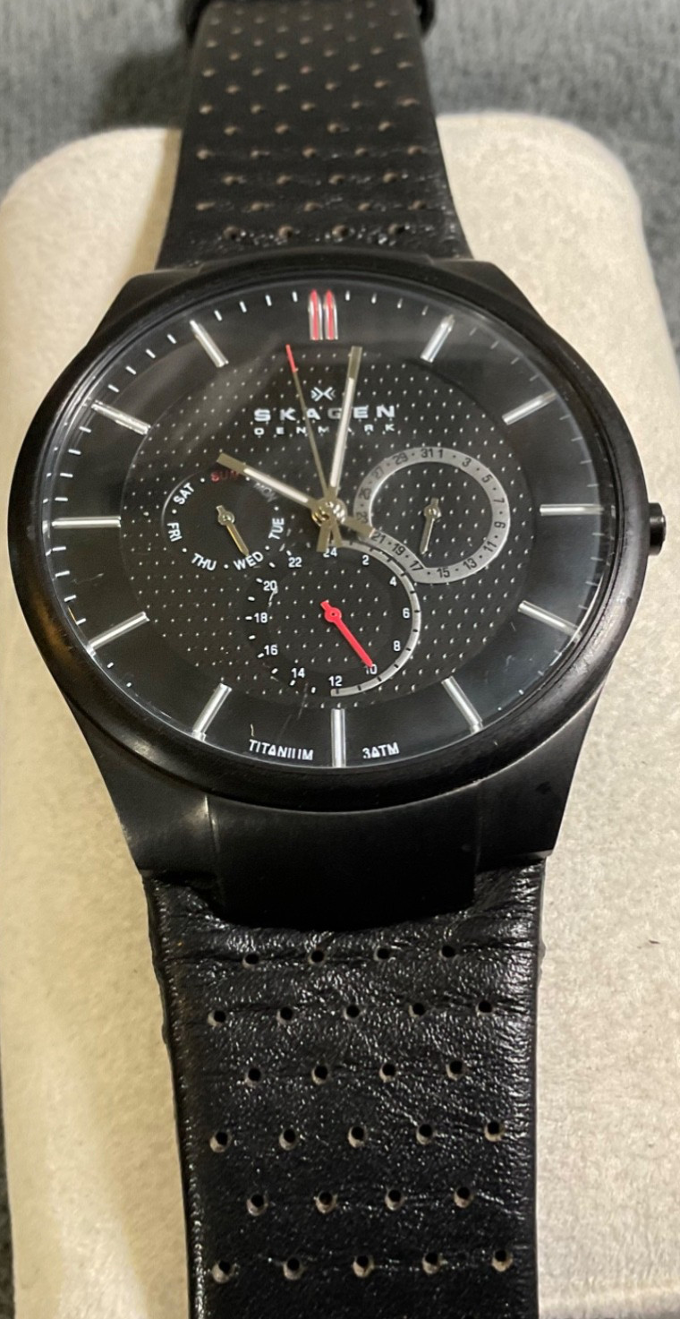 SKAGEN 809XLTBLB TITANIUM MULTIFUNCTION BLACK DIAL LEATHER WATCH NEW BATTERY
