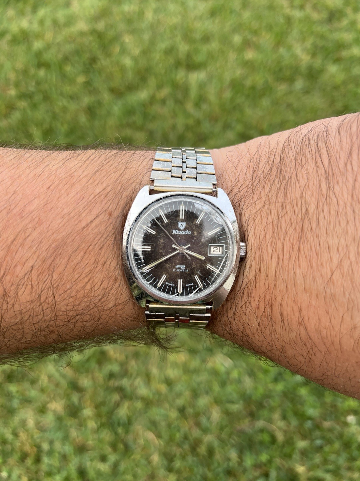 Nivada Grenchen F2 – Manual Wind – Brown/Bronze Dial Patina – Vintage