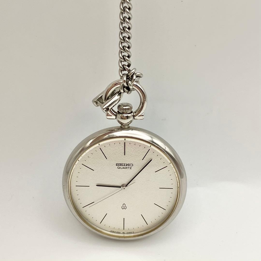 Excellent condition Seiko quartz pocket watch, silver, fully functional.