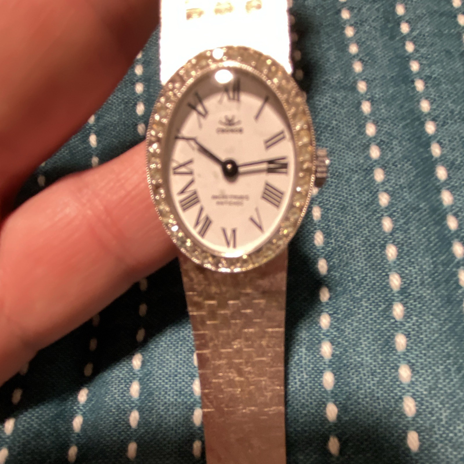 Vintage women’s CRONOS 17 jewel diamonds around dial working condition