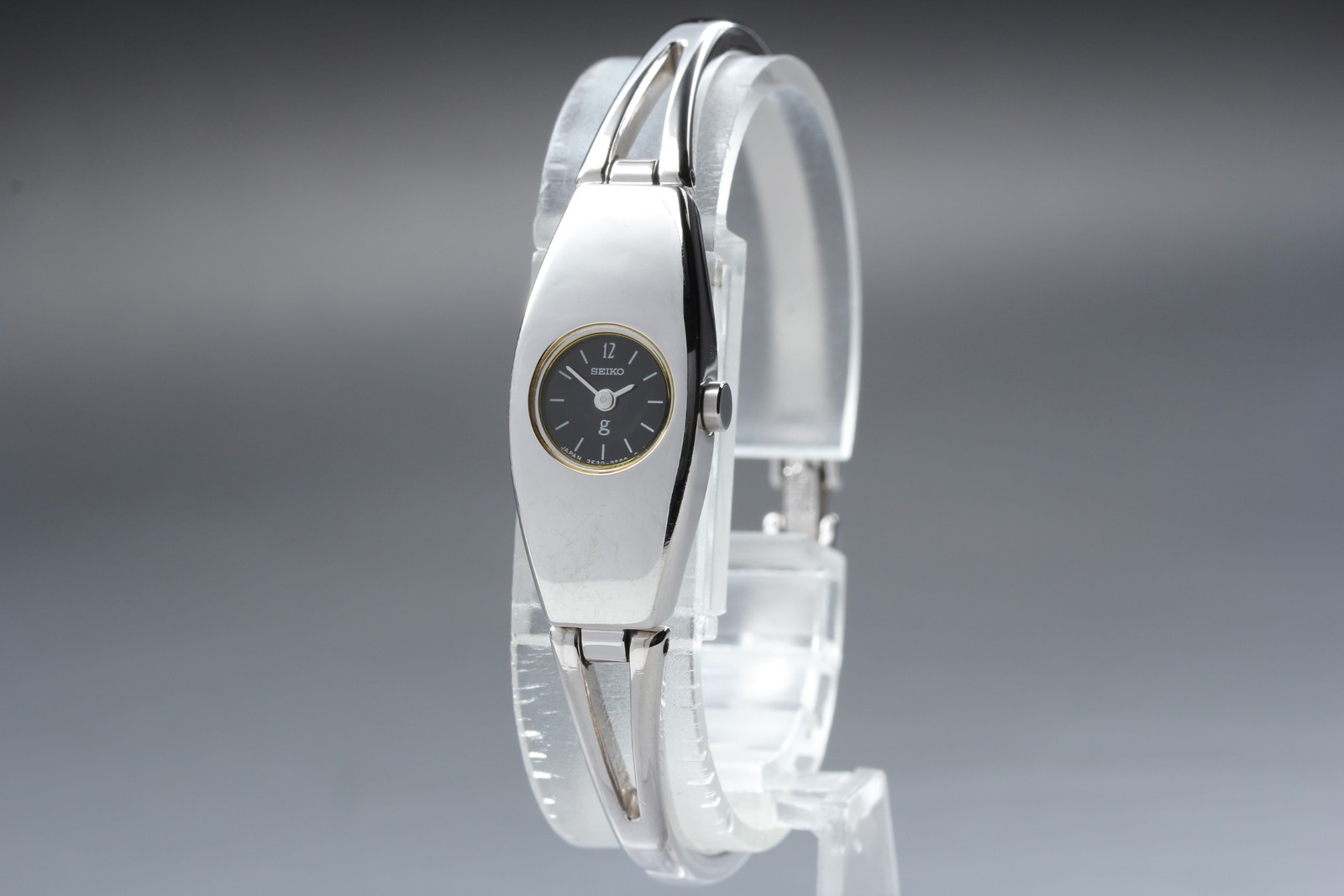 [Near MINT] SEIKO 2E20-0030 14mm Black Qtz Women’s Bangle Watch From JAPAN
