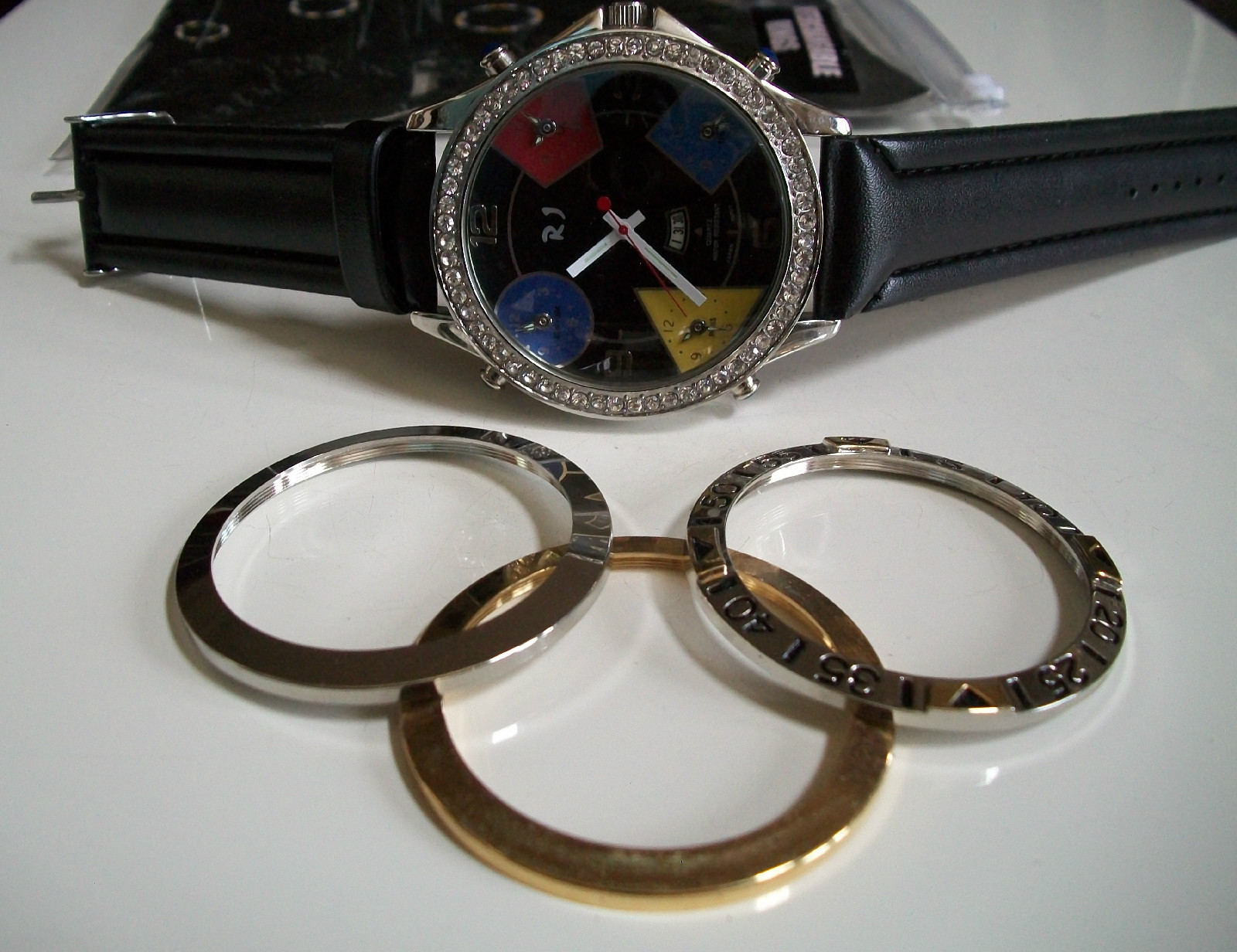 Bling Plain Bezel 5 Time Zone Date Men’s Fashion Watch With Pouch & Extra Bezel