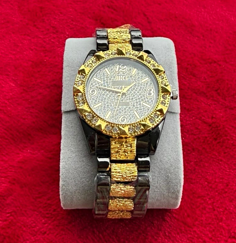 Two-Tone Gold & Black Analog Wristwatch Metal Bracelet, Black Dial, Arabic