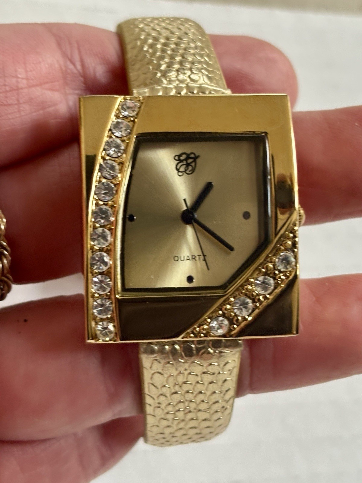 ELIZABETH TAYLOR WHITE DIAMONDS Vintage Rhinestone Watch Gold Tn 8.5 In. Working