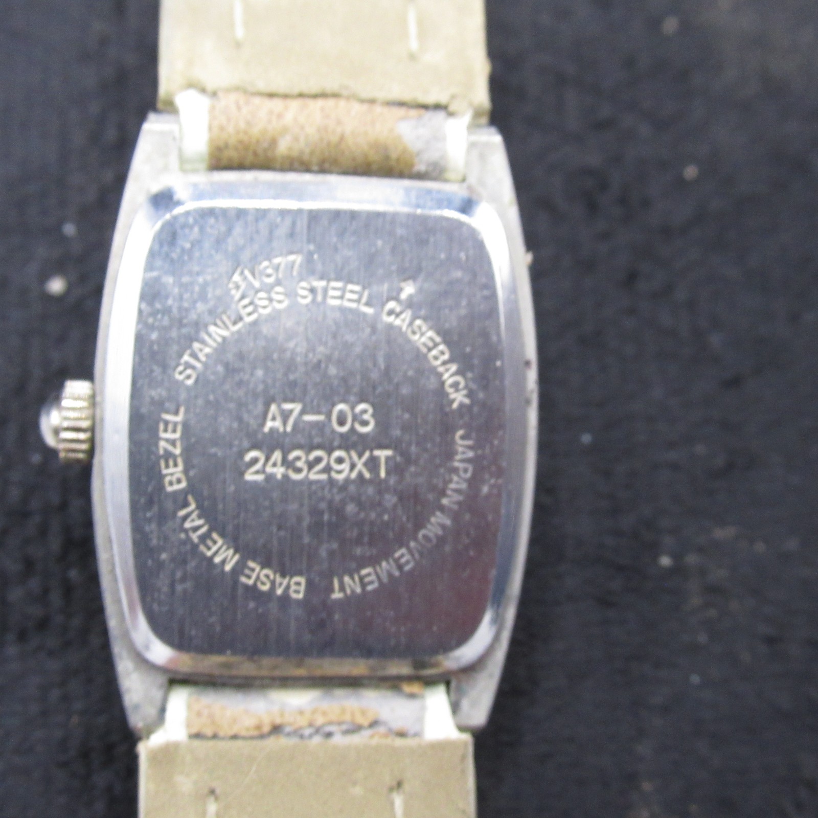 Vintage Style Tan Embossed Leather Quartz Watch Base Metal Bezel Stainless Back
