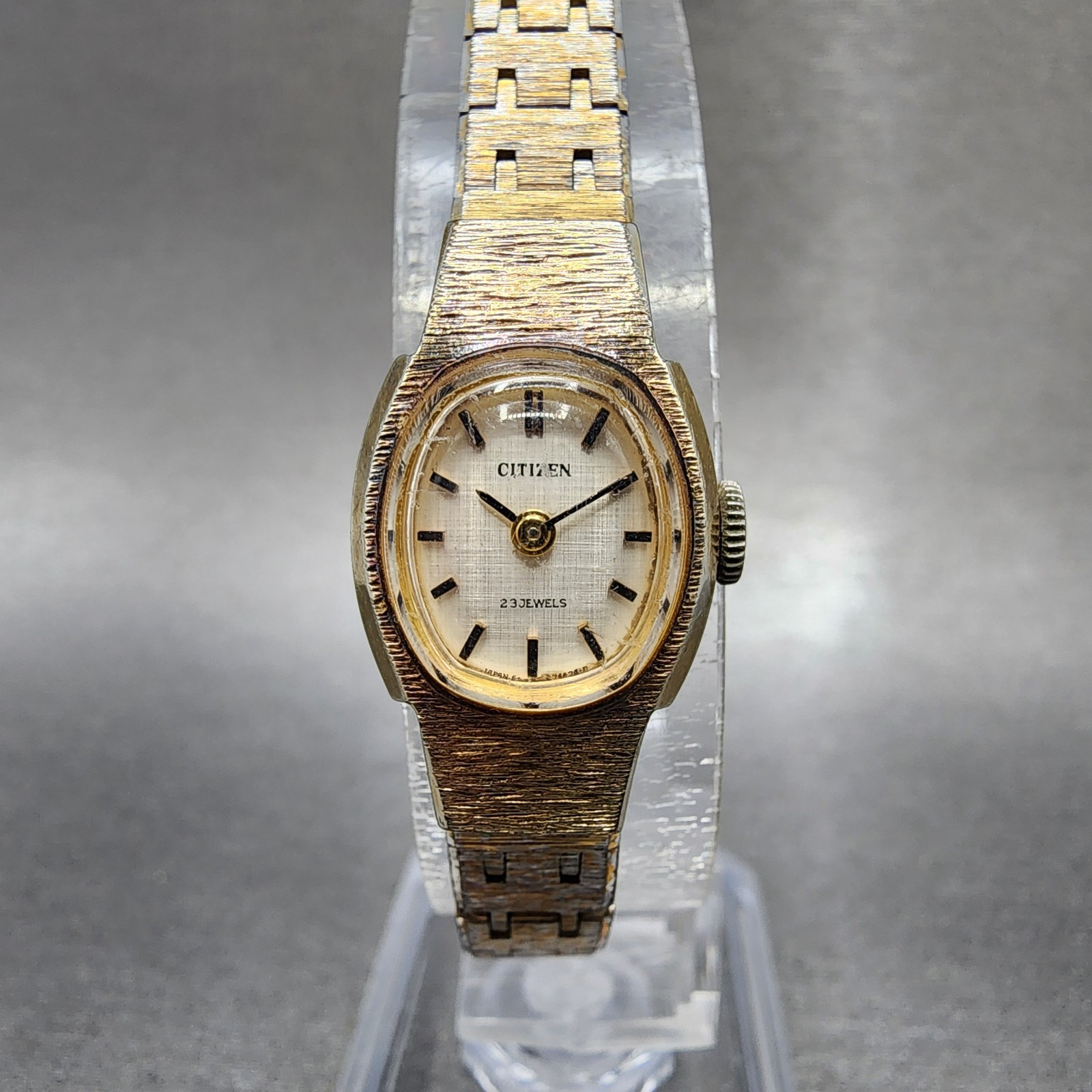 Citizen Watch Women 15mm Silver Dial Gold Tone Oval 4-674120 Manual Runs VTG