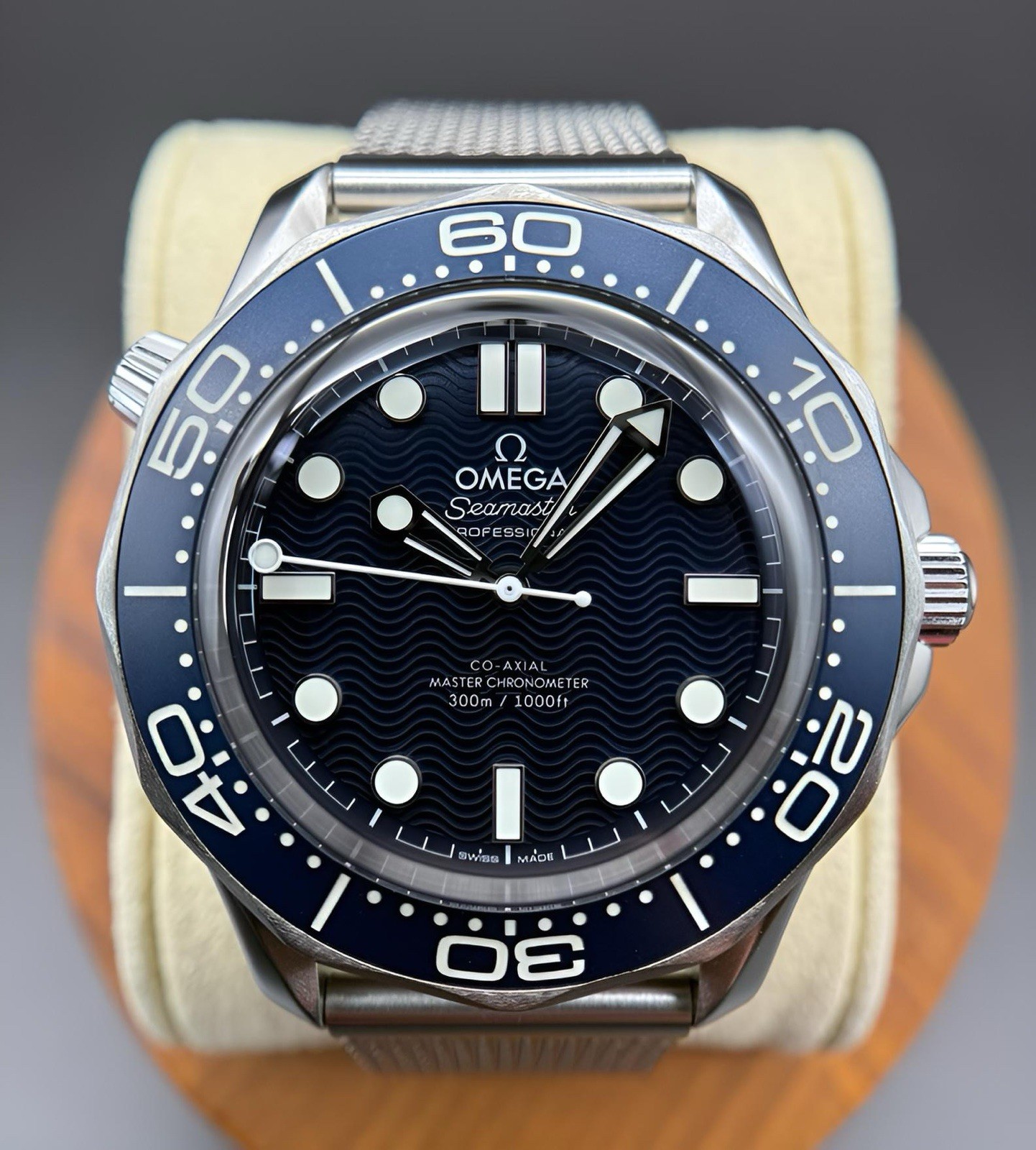 Omega Seamaster Diver 300M James Bond 60th 2024 Ref: 210.30.42.20.03.002