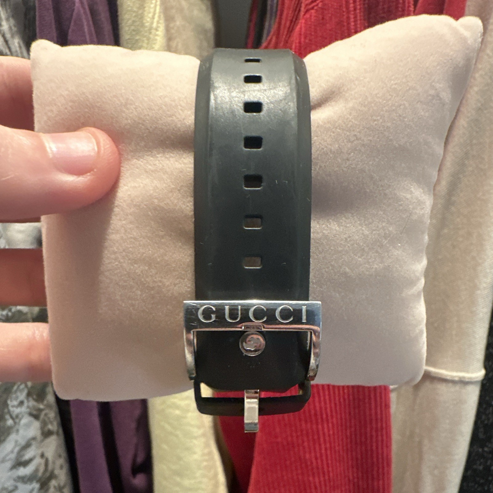 Gucci Sync Quartz Date Watch Black Dial Rubber Strap 50m WR Silver Bezel