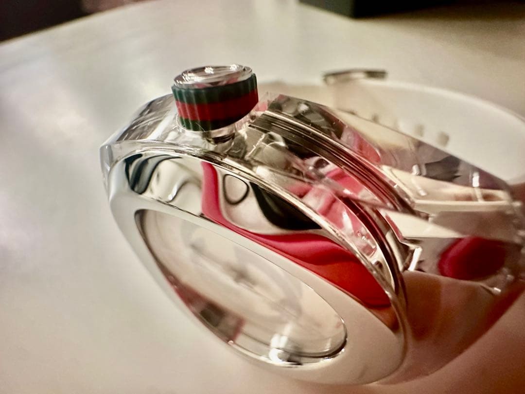 New GUCCI SYNC rubber watch white