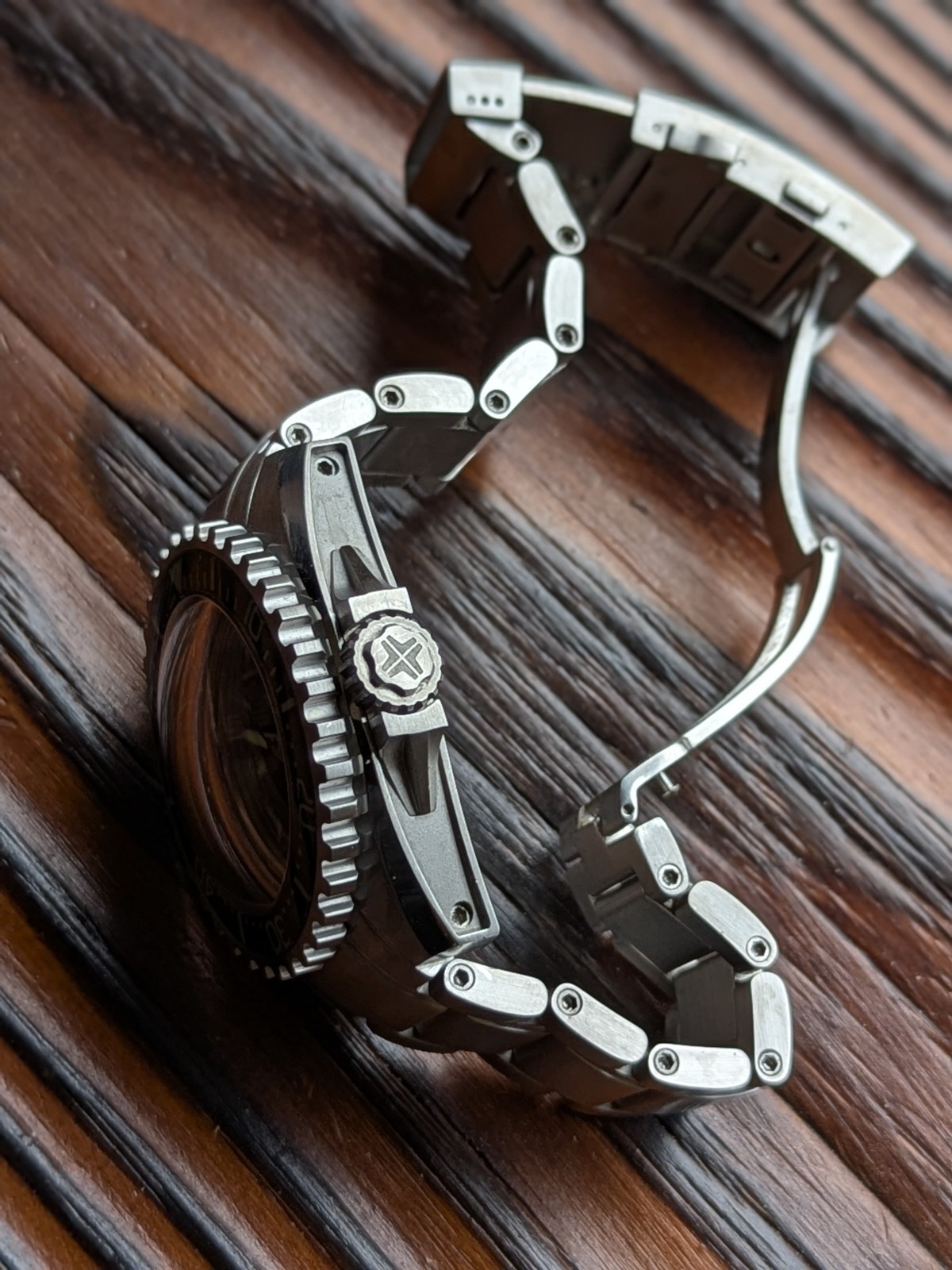 Tempest Viking 2000m Automatic Diver watch High Specs & Build a Treat Microbrand