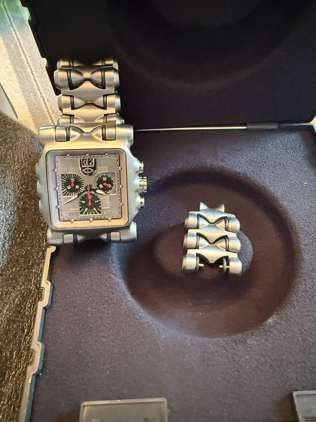 Oakley Time Tank Titanium Chronograph Date, silver dial, full link w/ Box
