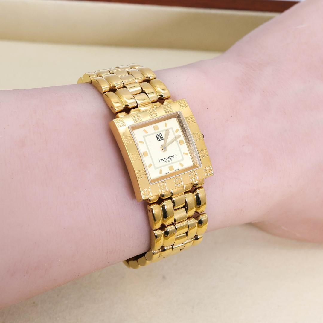 GIVENCHY REG1558 62 Square Wristwatch 4G Logo Gold Quartz Analog Vintage Japan